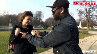 BUMS BUS - #Meggie Marika - Ħmar Samra Iebsa Imtaqqbin Fuq Bus Mill-Kbira Iswed