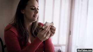 Cornea MILF Chanel Preston succhiare il cazzo e scopato duro