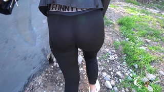 Prolaznik je ponudio sisati kurac u parku s filled u ejakulacija