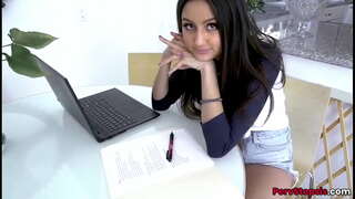 Latian teen katta xo&#039;roz bilan stepbro tomonidan mushuk ichida fucked