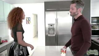 Ebony stepdaughter Brixley Benz uning stepdaddy jinsiy uning Dik slobbing va oblivion ichiga uni minib minnatdorchilik