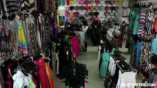 Blondie teen Haley Pică suge pula si obtinerea pasarica ei futut salbatic in acelasi timp