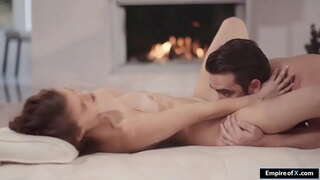 Qoramag'iz xodim bir mushuk licked keyin uning menejeri tomonidan fucked