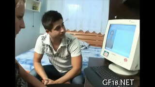 די משפטיים גיל העשרה ילדה עומדת כלבלב אופנה