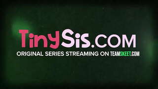 18 वर्ष पुरानो Ariana ग्रान्ड लागि यहाँ छ एउटा कुरा, र एउटा कुरा मात्र प्राप्त गर्न, गडबड! यो सेक्सी गधा सौन्दर्य प्रेम मा माथि हेर्न आफ्नो अनुहार संग एक कुखुरा गहिरो तल उनको घाँटी र moans मा आनन्द हुँदा pl