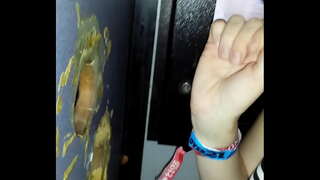 Το Δικό Της Τέταρτο Gloryhole