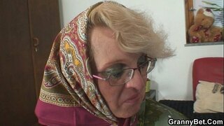 U yosh notanish odamni xursand qiladi