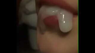 истекающий спермой рот