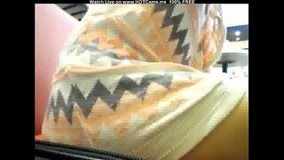 Сексуалды Қыз Құмарлықпен Кискасын Мастурбациялайды