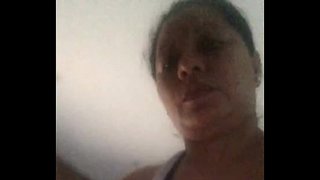 Masturbiert virun der Kamera