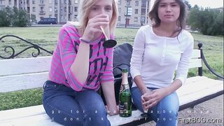 FirstBGG.com -简*福克斯和贝拉唐娜-三人与所有自然女孩