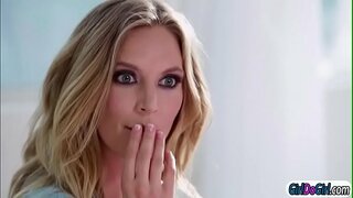 Stepmom Mona docere AJ exsilio artes