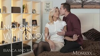 Fotosini ofis boss ofis j bilan eri u makr xursand bo&#039;ladi.