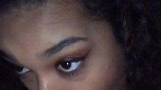 ���ैत्रीण घेते पांढरा मोठा लंड &amp;amp; SLURPS त्याला खाली