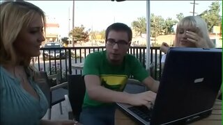 Pár škaredé pick up umelci Eva Lawrence Trina Michaels sa v pamiatkach