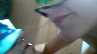 ���ਿਆਹ ਔਰਤ ਨੂੰ ਥੁੱਕ ਮੂੰਹ ਵਿਚ ਮਰਦ ਦੇ ਬਣਾਉਣ ਅਤੇ ਉਸ ਨੂੰ ਇਸ ਨੂੰ ਨਿਗਲ