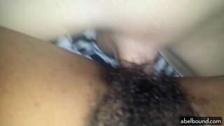 ראַבינג מיין קליט אויף זיין נעבעכל האָן