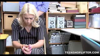 TeenShoplifter.com - Żagħżagħ Shoplifter Mal-Sider Żgħar Jagħmel Mara Jittratta Mal-Prevenzjoni Ta ' Telf Uffiċjal