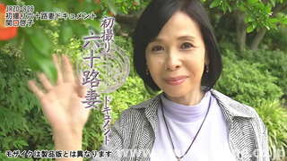 "Fony aho mbola tanora, ny olon-drehetra no tia ny tits (nihomehy)"Keiko Sekiguchi 60 taona F-kapoaka matotra tits tsara.Efa nivady nandritra ny 35 taona.