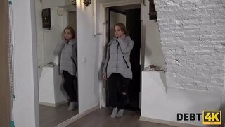 DEBT4k. Baby katta ko&#039;krak uchun qarzni to&#039;lay olmadi, shuning uchun kollektor qattiq fucked edi