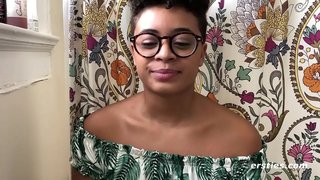 Негритянка красотка cums арналған хиттерден