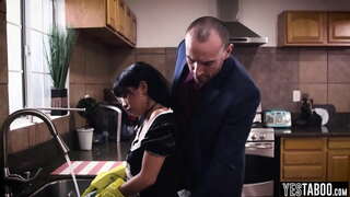 Busty latina housemaid tibu saab karm perses taga