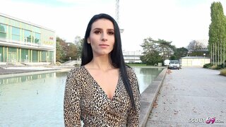 ALMAN İZCİ-SEVİMLİ SAMİMİ KIZ SAHTE MODEL İŞİNDE SEKS İÇİN BAŞTAN ÇIKARIYOR