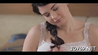 Achchiq yosh qoramag'iz Lucy L. uning birinchi erotik video qiladi