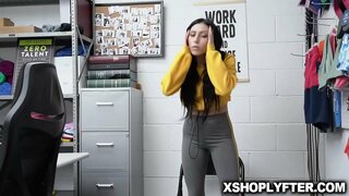 Qoramag&#039;iz Teen Judy Jolie qattiq uning mushuk olazarak orqasidan xavfsizlik qorovul tomonidan romped olish