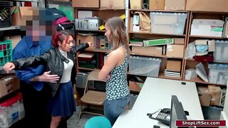 ���ොවුන් අවසන් රැලිය සහ ඇගේ ආසියානු stepmom ඉතිරි ඇයට හිරේ යනවා.කුඩා පියයුරු milf යෝජනාවකුත් නිලධාරීන් කුකුළා සහ ඔහු පිස්සු හැදිලද ලෙස ඇය ඇගේ දැරියගේ මව දකින