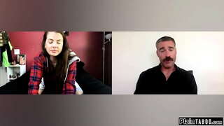 مفلس في سن المراهقة الحصول على عارية ifo لها المنحرف مستشار.انها تأخذ لها بزاز كبيرة و الاستيلاء على لعبة لها.انها deepthroats و الملاعين لها شعر كس