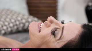 Βήμα-Μαμά Γαμάει Τη Λεσβία Κόρη